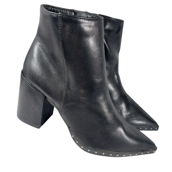 NWOT! QUPID! BLACK VEGAN LEATHER ANKLE BOOTS W/GOLD MICRO STUDDED TOE! SZ 5.5M - Picture 1 of 10